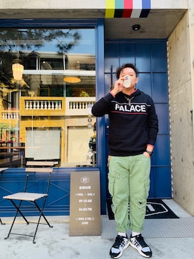 「kith」｜「アイテム（アクセサリー）」を使った、Yuchi Changさん（メンズ・178cm）の冬コーディネート