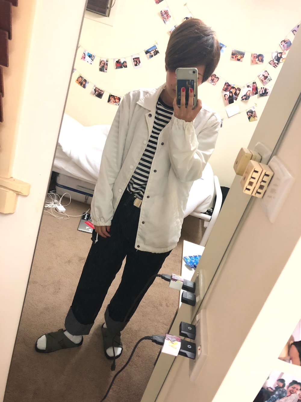 「NEW BALANCEのアイテム（ナイロンジャケット、ホワイト系）」を使った、りささん（レディース・158cm）の秋コーディネートの1枚目の写真