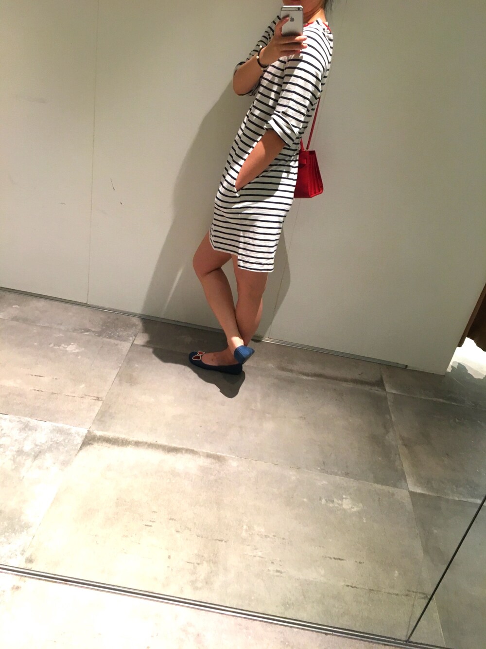 「LEVISのアイテム（ワンピース、ホワイト系）」を使った、Frances。さん（レディース・173cm）の秋コーディネートの1枚目の写真