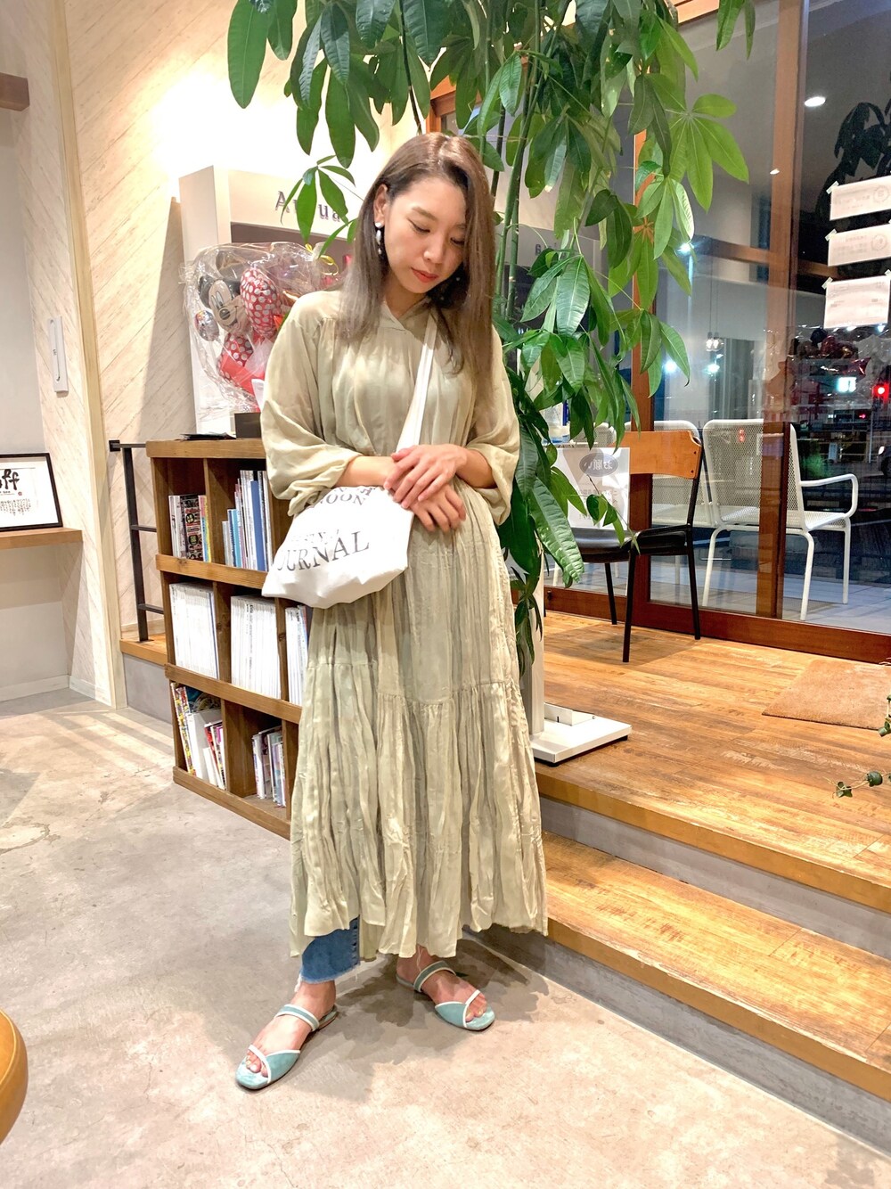todayful パイピングスエードサンダル TODAYFUL（トゥデイフル）の「パイピングスエードサンダル