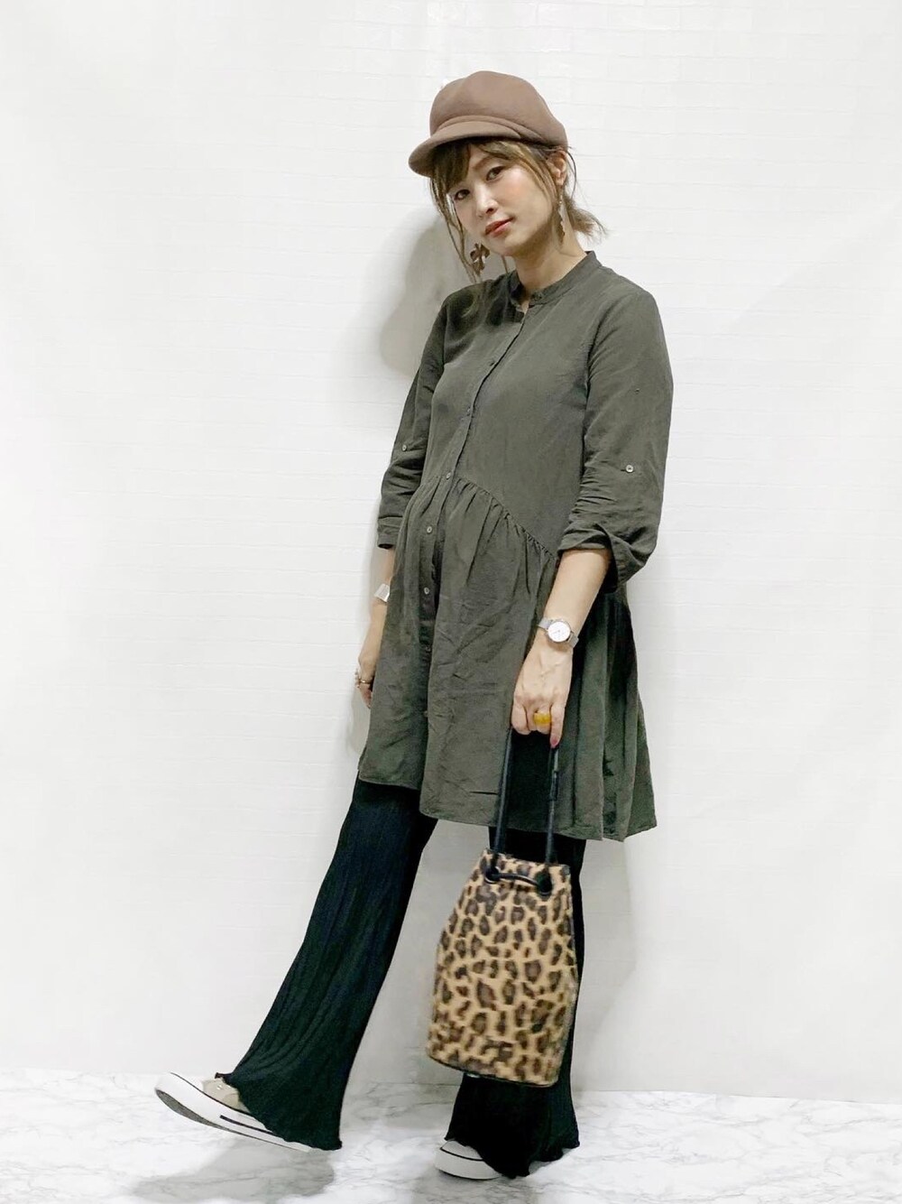 「私の推しブランド、ザラ、しまむら、しまむらコーデ部、フレア、ZARA、マタニティ、プチプラ、フレアパンツ、レオパード」｜「ZARAのアイテム（シャツ/ブラウス、グリーン系）」を使った、おしゃれ豆知識💡のSERINAさん（レディース・163cm）の冬コーディネートの1枚目の写真
