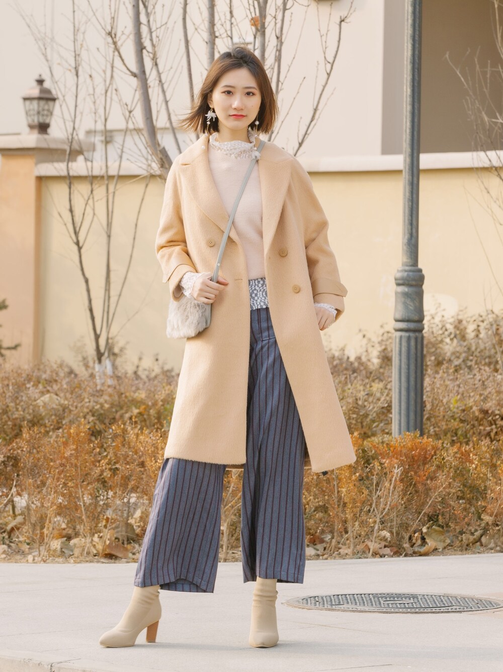 「冬、UNIQLO、オトナカジュアル」｜「zxlのアイテム（ピーコート、ベージュ系）」を使った、菲さん（レディース・171cm）の冬コーディネートの1枚目の写真