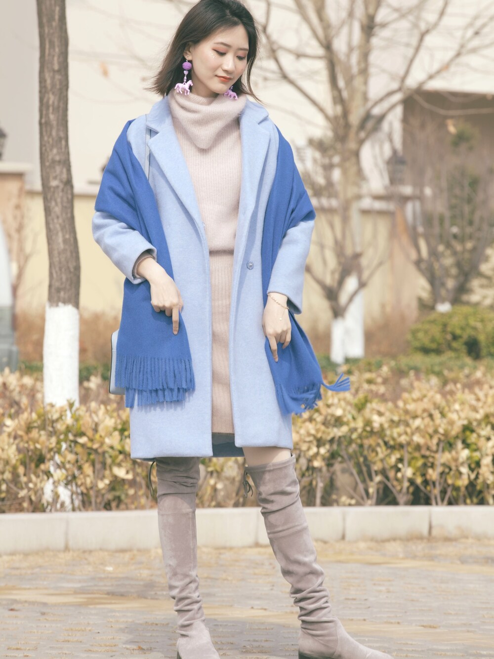 「カジュアルコーデ、シンプル、オトナカジュアル、春コーデ、休日スタイル、ボーダー、ootd」｜「urのアイテム（ピーコート、ブルー系）」を使った、菲さん（レディース・171cm）の春コーディネートの1枚目の写真