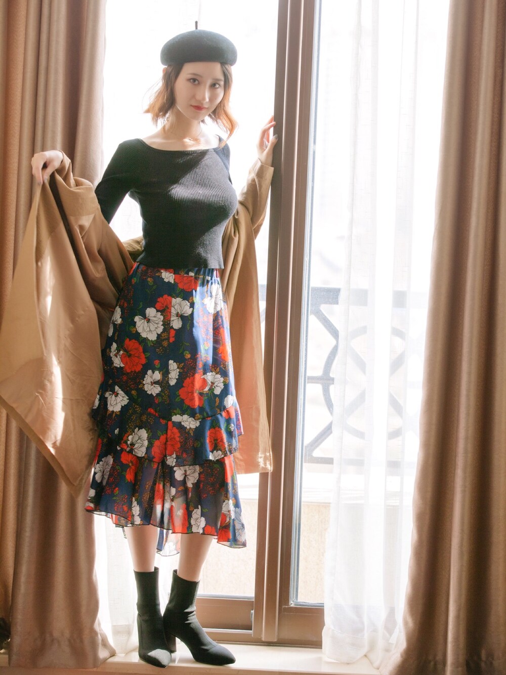 「シンプルコーデ、カジュアル、大人カジュアル、春コーデ、モノトーン、ootd」｜「babyroseのアイテム（ジャケット/アウター、ベージュ系）」を使った、菲さん（レディース・171cm）の春コーディネートの1枚目の写真