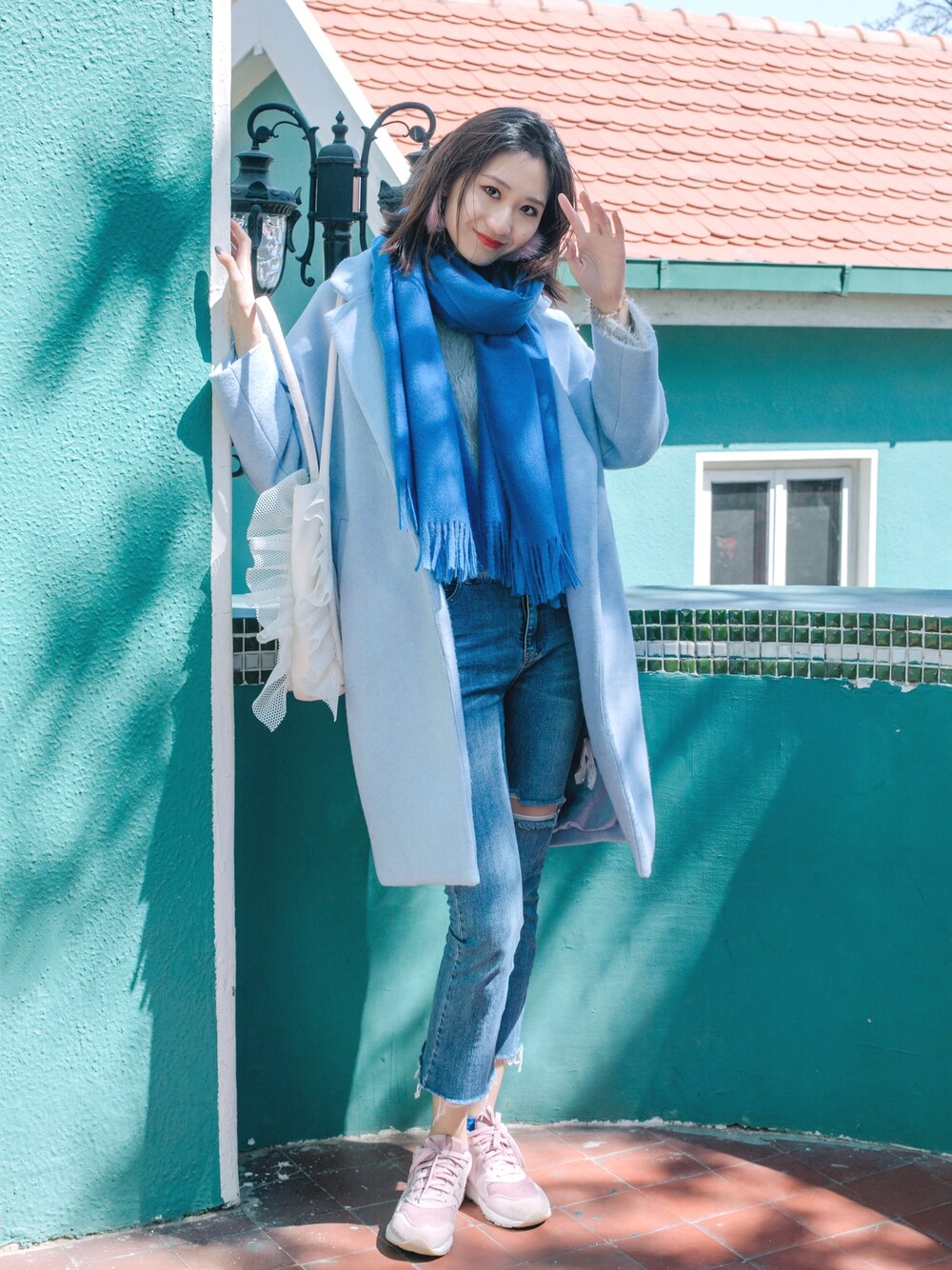 「オトナカジュアル、今日のコーデ、きれいめカジュアル、プチプラ、outfit、春コーデ、シンプル、スニーカー、ootd」｜「urのアイテム（ジャケット/アウター、ブルー系）」を使った、菲さん（レディース・171cm）の春コーディネートの1枚目の写真