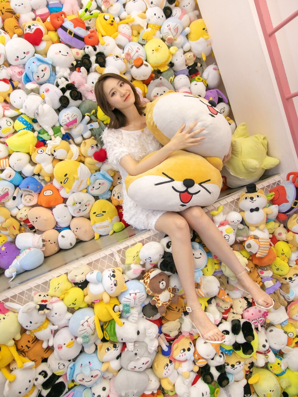 「シンプルコーデ、夏、カジュアルコーデ、プチプラ、白、ラフ、fashion、スニーカーコーデ、ootd」｜「bella wangのアイテム（スカート、ホワイト系）」を使った、菲さん（レディース・171cm）の夏コーディネートの1枚目の写真
