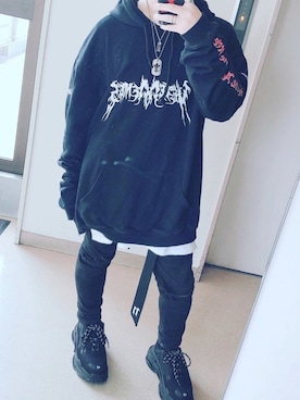 「BALENCIAGA」｜「アイテム（PC・スマホグッズ/家電）」を使った、捨てられたシナモンさん（メンズ・168cm）の冬コーディネート