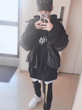 「OFF-WHITE」｜「アイテム（財布/小物）」を使った、捨てられたシナモンさん（メンズ・168cm）の冬コーディネート