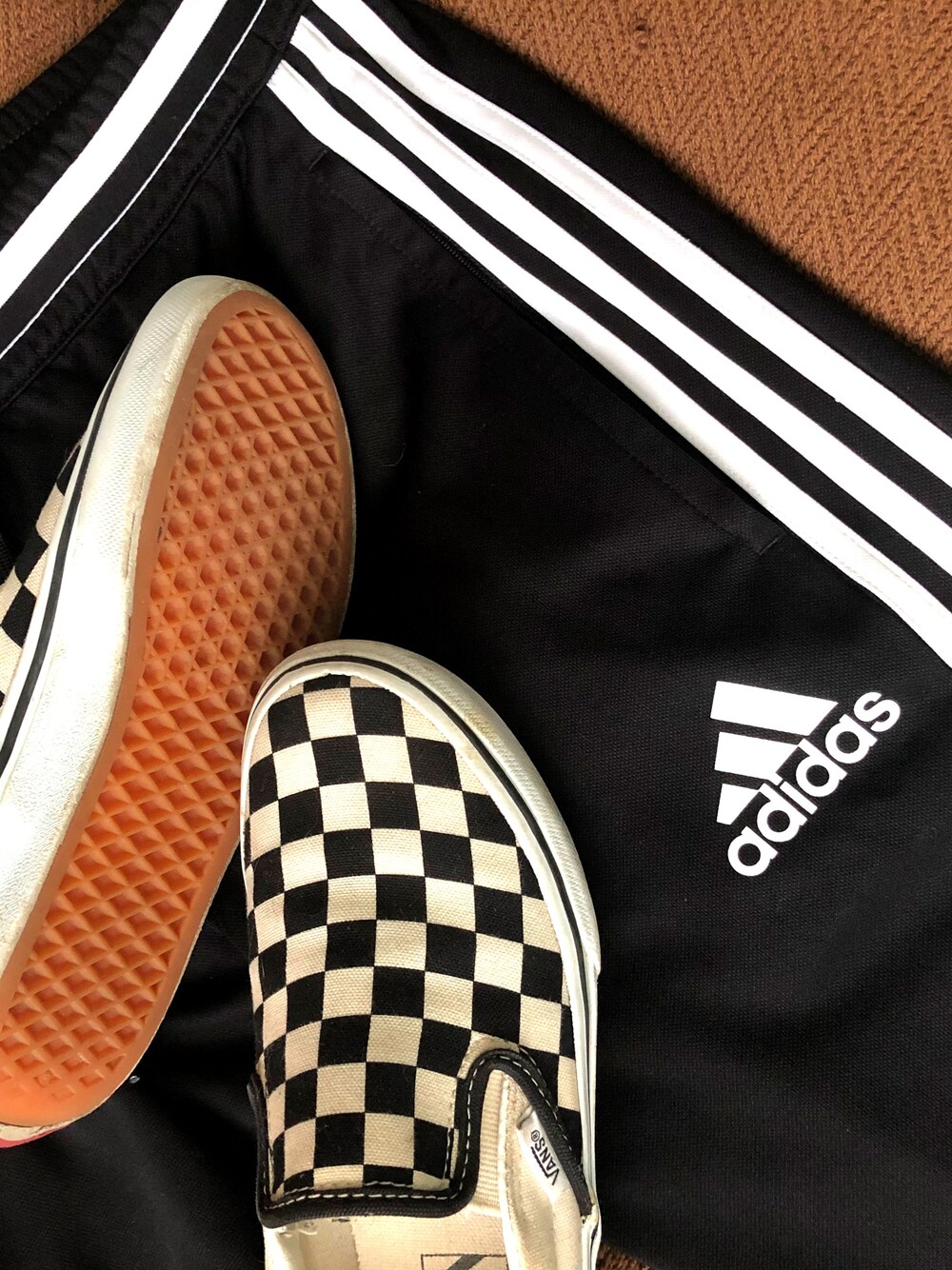 「adidas、tiro15、VANS、チェック、黒白、ジャージ」｜「adidasのアイテム（パンツ、ブラック系）」を使った、kasaiさん家さん（レディース・150cm）の冬コーディネートの1枚目の写真