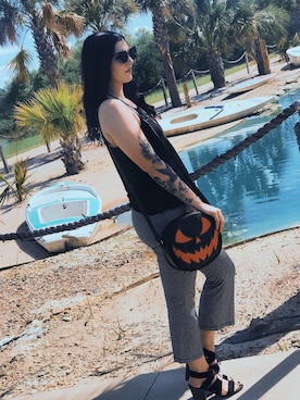 「Target（ターゲット）のアイテム（パンツ）」を使った、Tristyn Donihooさん（レディース・168cm）の春コーディネート