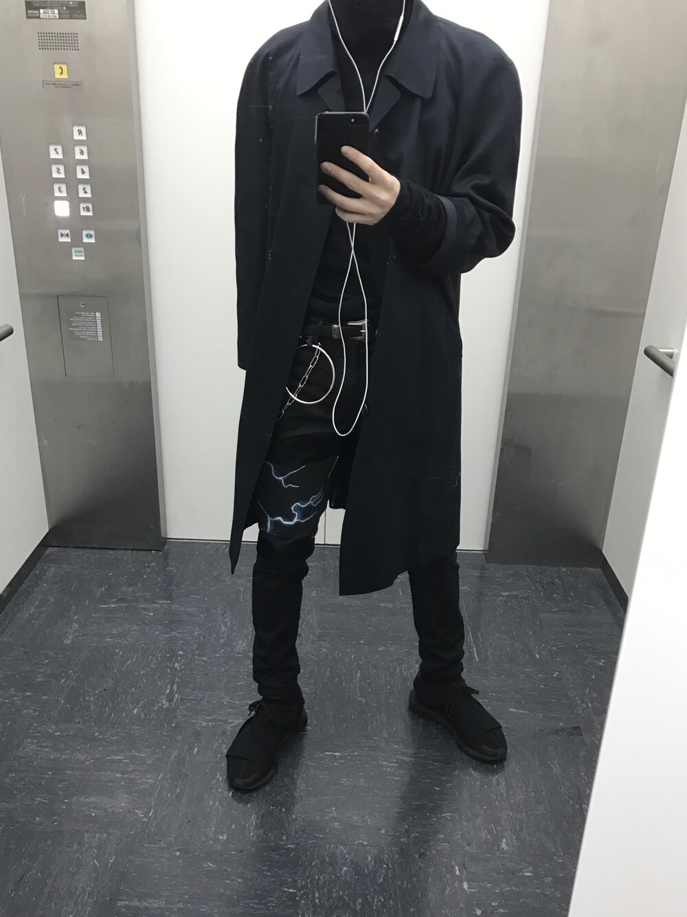 「LABRAT、Saint Laurent、saint laurent paris、Yevs saint laurent、Y-3、yohjiyamamoto、adidas」｜「SAINT LAURENT PARISのアイテム（ベルト、ブラック系）」を使った、あさん（メンズ・174cm）の冬コーディネートの1枚目の写真