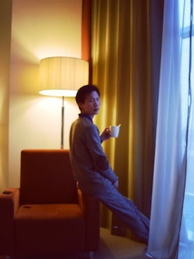 「URBAN RESEARCH（アーバンリサーチ）のアイテム（その他トップス）」を使った、叶秋大神さん（メンズ・173cm）の冬コーディネート