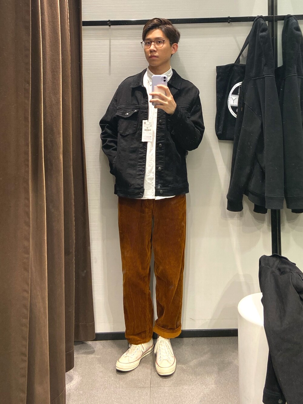 「CONVERSE ALL STARのアイテム（スニーカー、ベージュ系）」を使った、周常喜JoKercHOwさん（メンズ・180cm）の春コーディネートの1枚目の写真
