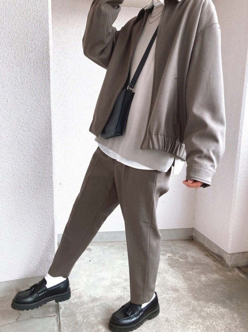 「春めきシューズ、春コーデ、キレイめ、セットアップ、ワントーンコーデ、春、ベージュ、シンプル、今日のコーデ、きれいめカジュアル」｜「WYM LIDNMの【WYM LIDNM】OVERSIZED PE TWILL ZIP BLOUSON（ブルゾン、ベージュ系）」を使った、たくみ さん（メンズ・174cm）の春コーディネートの1枚目の写真