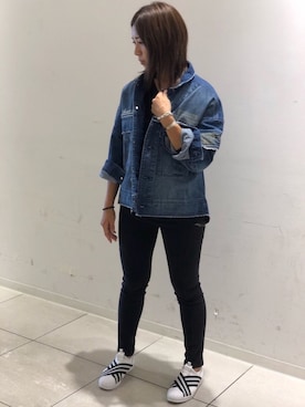 「サテンパンツ」｜「アイテム（デニムジャケット）」を使った、Mizukiさん（レディース・158cm）の秋コーディネート