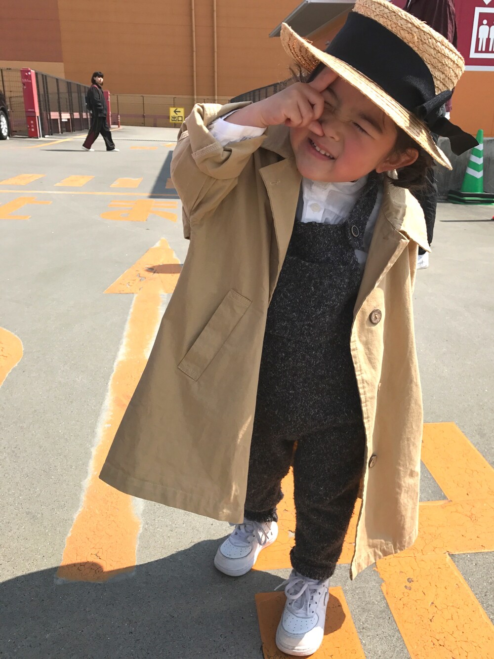 「春コーデ、お花見コーデ、おしゃれさんと繋がりたい、おしゃれ、カジュアル、カジュアルコーデ、ゆるコーデ、kids、キッズコーデ」｜「韓国ファッションのアイテム（トレンチコート、ベージュ系）」を使った、あゆみさん（キッズ・90cm）の春コーディネートの1枚目の写真