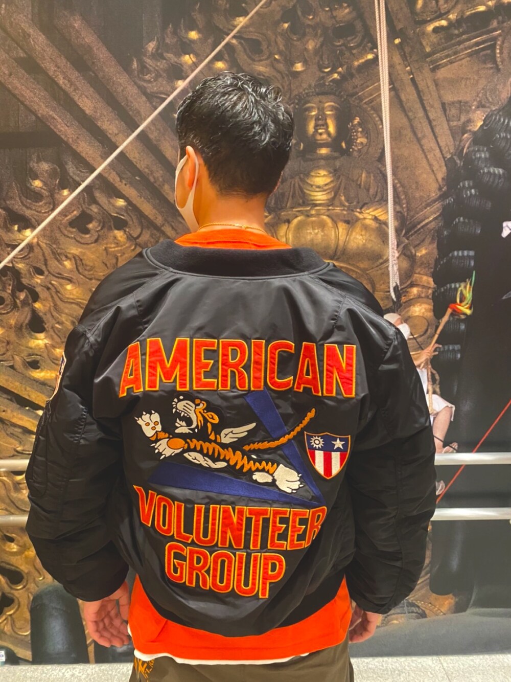 「MA-1、AVIREX、fashion、military、ootd、winter、outfit、FLYING TIGERS、outfitoftheday、AVIREXBelle」｜「AVIREXのMA-1 アメリカンボランティアグループ/MA-1 AMERICAN VOLUNTEER GROUP（MA-1、ブラック系）」を使った、Masaさん（メンズ・172cm）の夏コーディネートの1枚目の写真