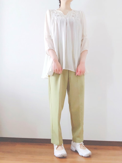 ぴぴこさんのスラックス「タックテーパードパンツ(coca(coca)|コカ)」を使ったコーディネート