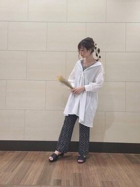 「MAJESTIC LEGON（マジェスティックレゴン）のアイテム（チュニック）」を使った、マジェスティックレゴン池袋サンシャインシティ店スタッフさん（レディース・155cm）の夏コーディネート