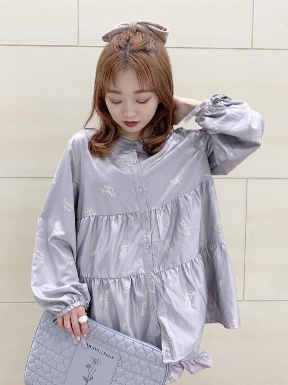 「ショートパンツ、フリル、パジャマ、MAJESTIC LEGON、部屋着、マジェスティックレゴン、ティアード、PCケース、池袋サンシャイン、おうち時間」｜「MAJESTIC LEGONのハートキルティングPCケース（その他小物、ブルー系）」を使った、マジェスティックレゴン池袋サンシャインシティ店スタッフさん（レディース・144cm）の秋コーディネートの1枚目の写真