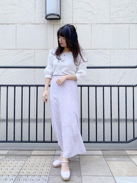 「MAJESTIC LEGON（マジェスティックレゴン）のアイテム（バレッタ/ヘアクリップ）」を使った、マジェスティックレゴン池袋サンシャインシティ店スタッフさん（レディース・149cm）の春コーディネート