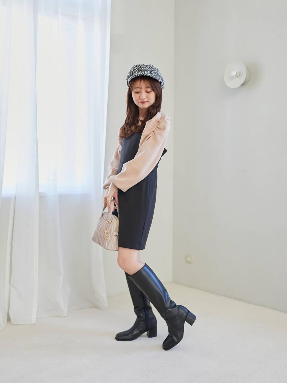 「参戦服、MAJESTIC LEGON、キャミワンピ、マジェスティックレゴン、パワショル、ぴんく推し、骨格ナチュラル、ロングブーツ👢、イエべ秋、モノトーンこーで」｜「MAJESTIC LEGONのZIP美脚ロングブーツ（ブーツ、ブラック系）」を使った、マジェスティックレゴン池袋サンシャインシティ店スタッフさん（レディース・155cm）の秋コーディネートの1枚目の写真