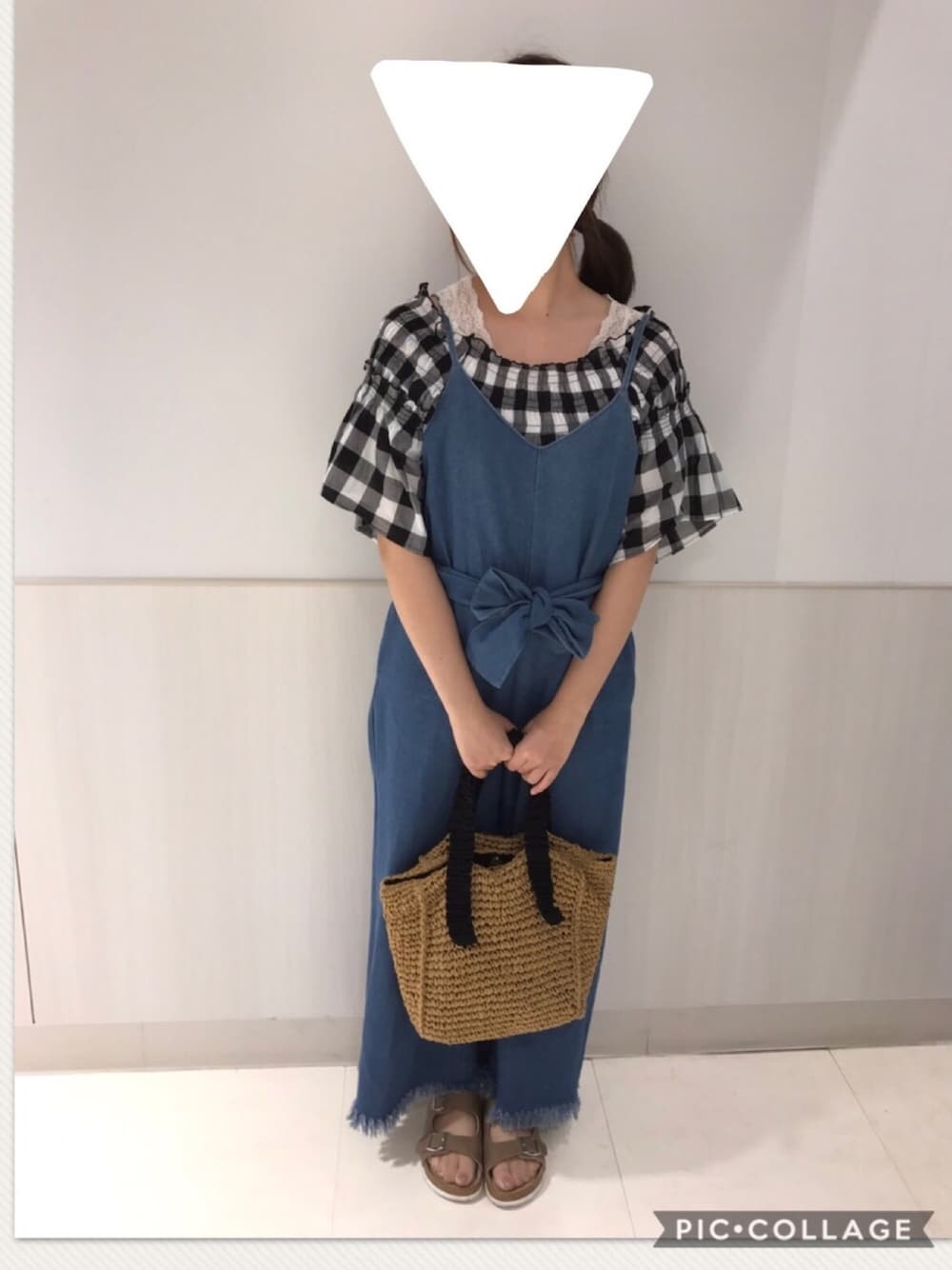 「w closet、PAGEBOY、who's who chico、studio clip、パンツスタイル、オフショル、レース、ペーパーバッグ、ショッピング」｜「w closetのレース付きノースリインナー（タンクトップ、ホワイト系）」を使った、まりなさん（レディース・159cm）の夏コーディネートの1枚目の写真