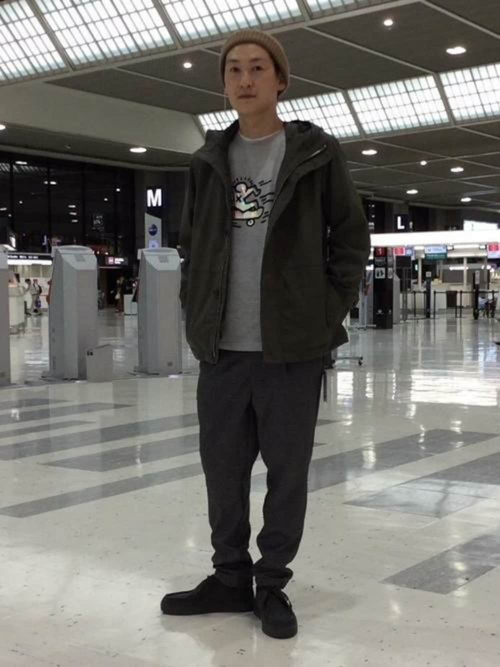 「Keith Haringの【別注】 ＜KEITH HARING＞ mirror SK8 TEE/Tシャツ（Tシャツ/カットソー、グレー系）」を使った、慈道 一磨さん（メンズ・170cm）の秋コーディネートの1枚目の写真