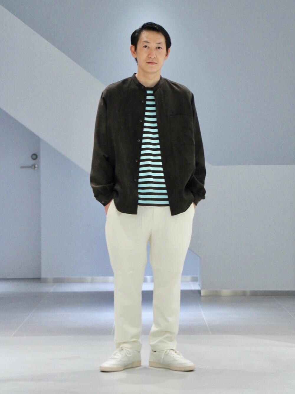 「UNITED ARROWSの＜UNITED ARROWS＞ フェイクスエード バンドカラー†（シャツ/ブラウス、ブラウン系）」を使った、慈道 一磨さん（メンズ・170cm）の秋コーディネートの1枚目の写真