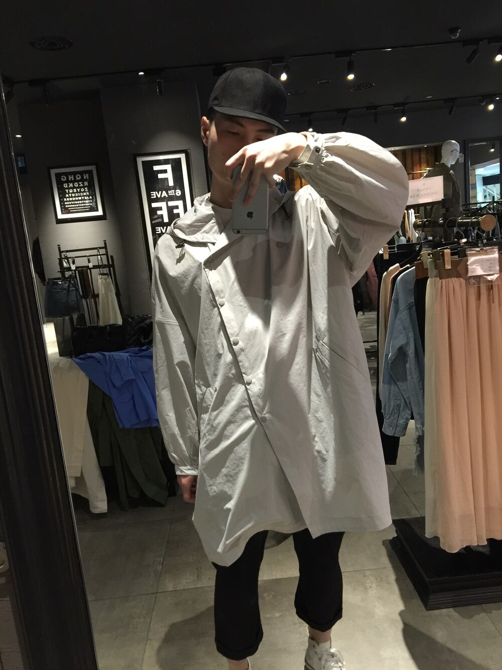 「menswear」｜「MOUSSYのアイテム（ピーコート、グレー系）」を使った、蔡William俊さん（メンズ・178cm）の春コーディネートの1枚目の写真