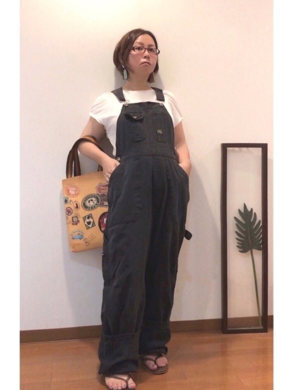 「低身長、メガネ女子、トートバッグ、キャラクター、猫、白Tシャツ、オーバーオール、サロペット、古着」｜「jetoy choo chooのアイテム（福袋/福箱、ピンク系）」を使った、はんだぱんださん（レディース・146cm）の夏コーディネートの1枚目の写真