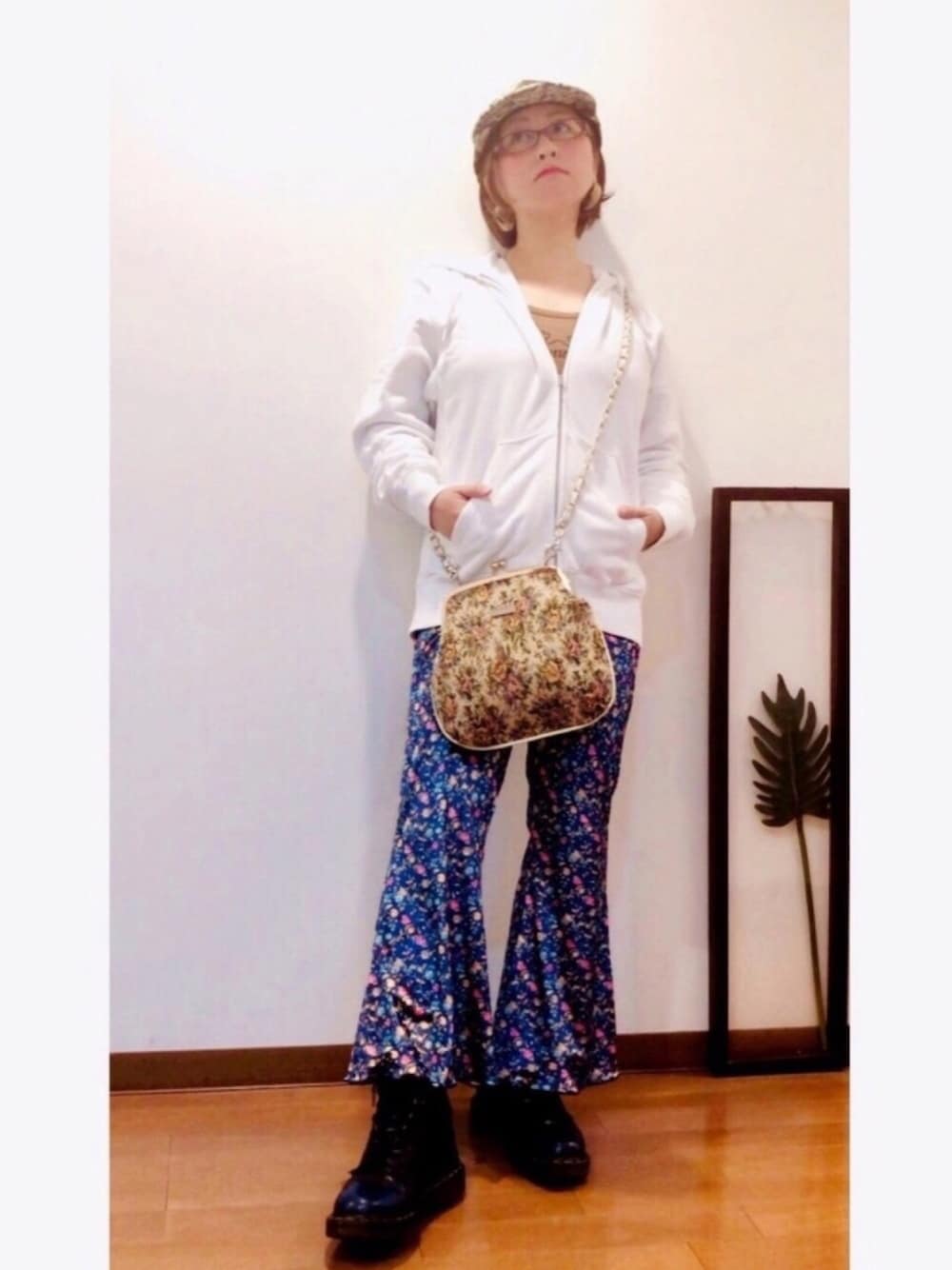 「スポーツMIX'18秋、低身長、メガネ女子、古着、古着MIX、キャップ、レトロ、スウェット、ベルボトム、我が道をゆく隊」｜「DIESELの(古着)ホルターネックキャミソール（キャミソール、ブラウン系）」を使った、はんだぱんださん（レディース・146cm）の秋コーディネートの1枚目の写真