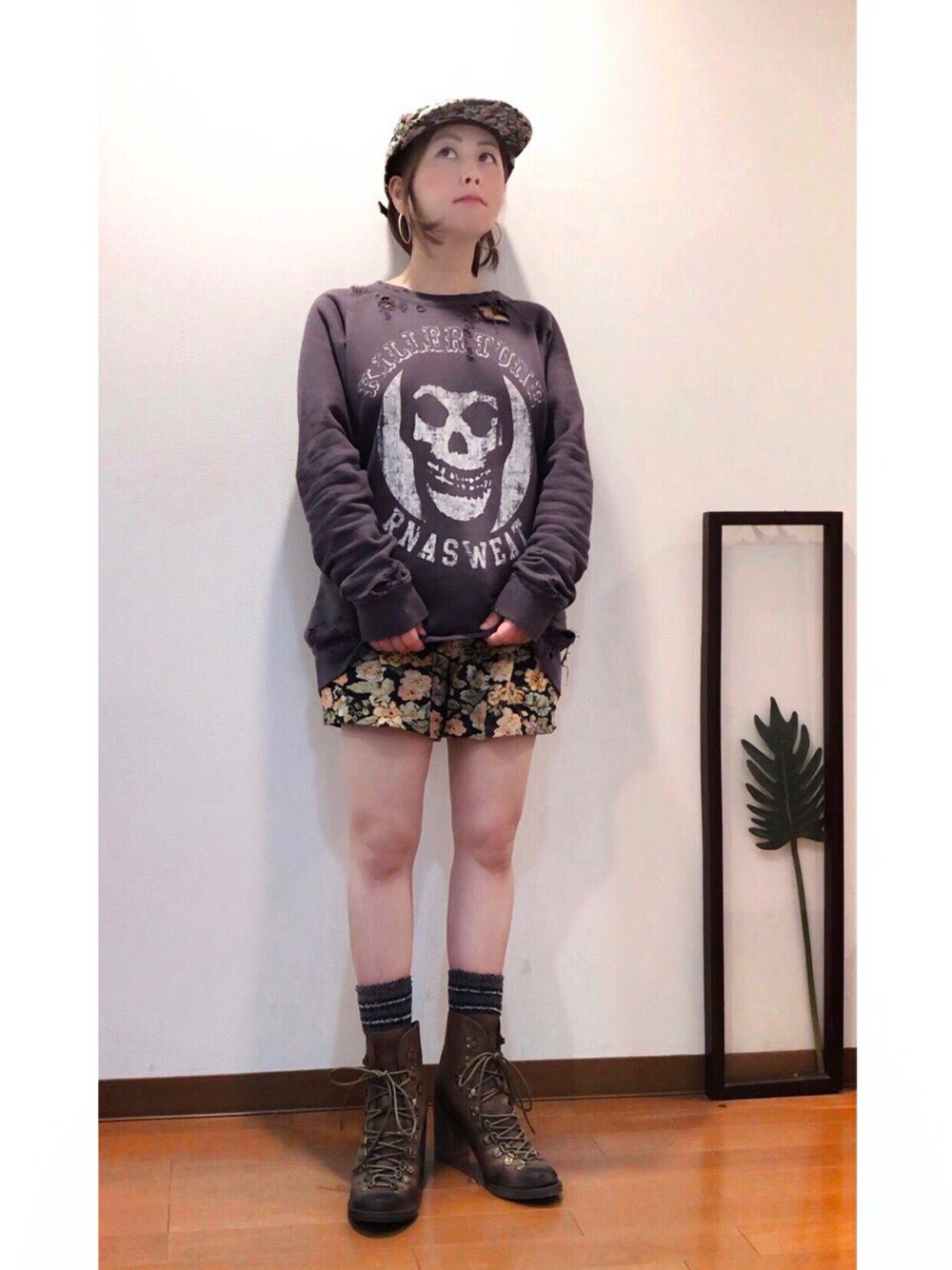 「我が道をゆく隊、低身長、ダメージ、キャップ、ショートパンツ、スポーツMIX'18秋、古着MIX、古着、レトロ、レトロガール」｜「jouetieの(古着)ゴブラン織の花柄キャップ（キャップ、ベージュ系）」を使った、はんだぱんださん（レディース・146cm）の秋コーディネートの1枚目の写真