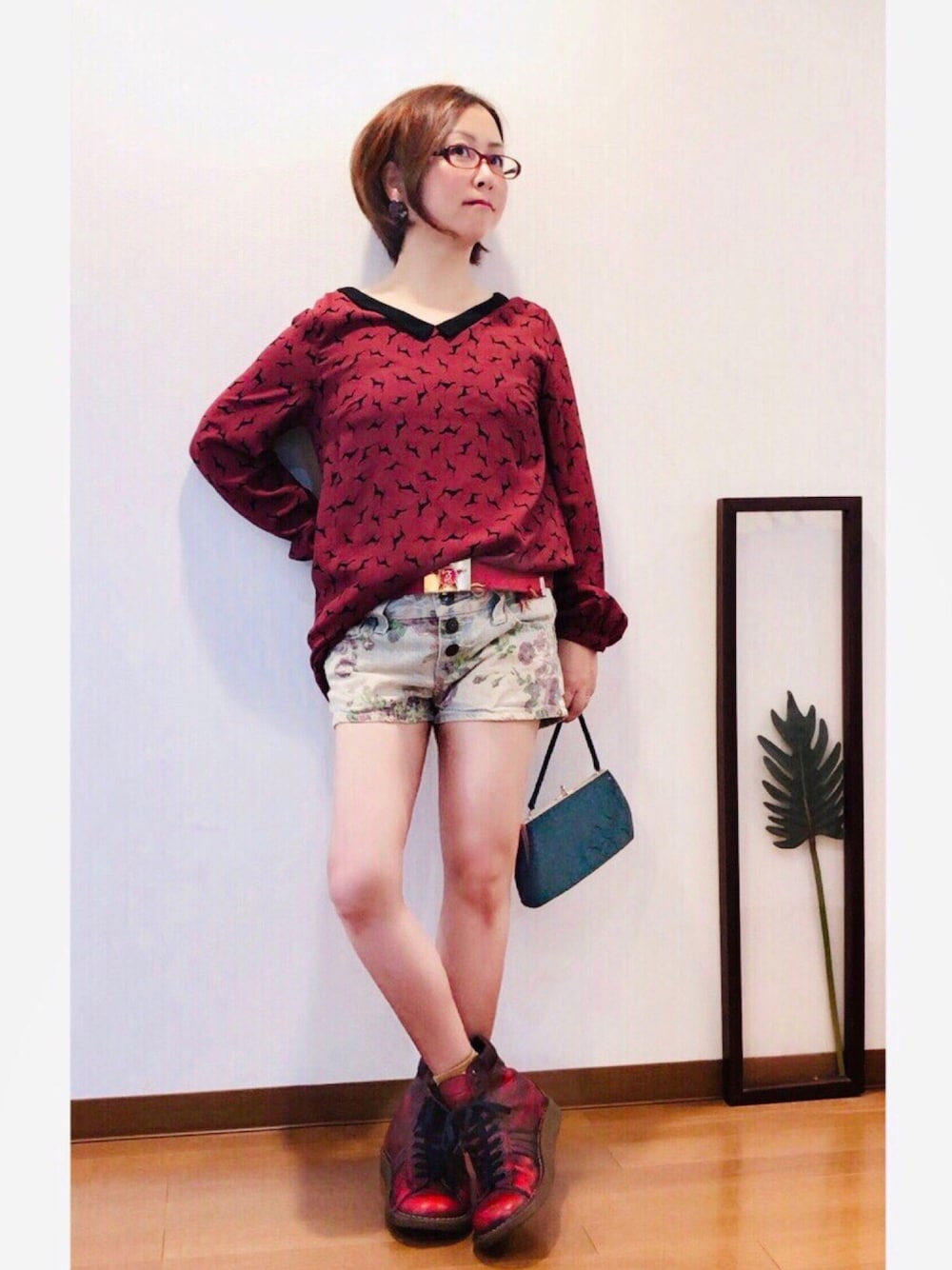 「オシャレパッソ、我が道をゆく隊、低身長、メガネ女子、古着、古着MIX、レトロ、ショートパンツ」｜「古着の(古着)犬柄ワンピ´🐾（ワンピース、レッド系）」を使った、はんだぱんださん（レディース・146cm）の秋コーディネートの1枚目の写真