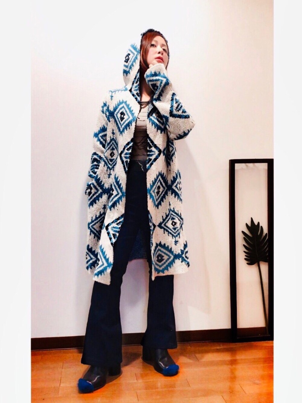 「我が道をゆく隊、ストリート服が好き、フードコート、ロングカーディガン、ファーサンダル、ストリート、ストリートMIX、オルテガ、古着、古着MIX」｜「別shot🐼のアイテム（採寸ボディースーツ、ブルー系）」を使った、はんだぱんださん（レディース・146cm）の秋コーディネートの1枚目の写真