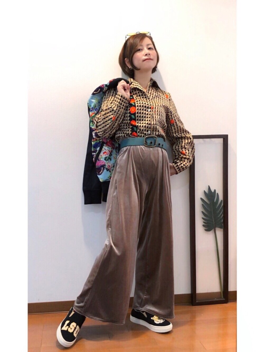 「お目立ちネオンコーデ、カラーサングラス、柄シャツ、レトロ、レトロガール、古着、古着MIX、我が道をゆく隊、お宝鑑定フェス、イエローフェス告知」｜「昨日のチンピラ⚠️のアイテム（採寸ボディースーツ、その他）」を使った、はんだぱんださん（レディース・146cm）の秋コーディネートの1枚目の写真