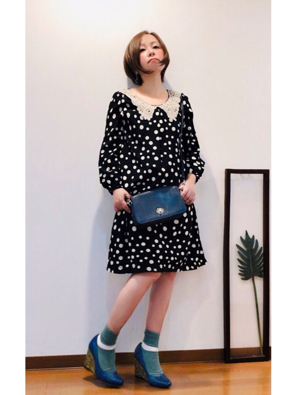 「イエローフェス告知、ワンピース、レース襟、ドット、カラーソックス、レトロ、レトロガール、古着、古着MIX、我が道をゆく隊」｜「古着の(古着)変わりドット＆レース襟ワンピ（ワンピース、ブラック系）」を使った、はんだぱんださん（レディース・146cm）の秋コーディネートの1枚目の写真