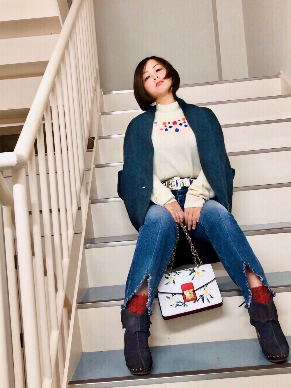 「ニット、デニム、リメイク、古着、古着MIX、チェーンバッグ、カラーソックス、我が道をゆく隊、ZOZOUSED、初売りセールで買いました2019」｜「jouetieのアイテム（ニット/セーター、ホワイト系）」を使った、はんだぱんださん（レディース・146cm）の冬コーディネートの1枚目の写真