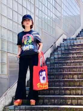 「アイテム（トートバッグ、レッド系）」を使った、はんだぱんださん（レディース・146cm）の春コーディネート