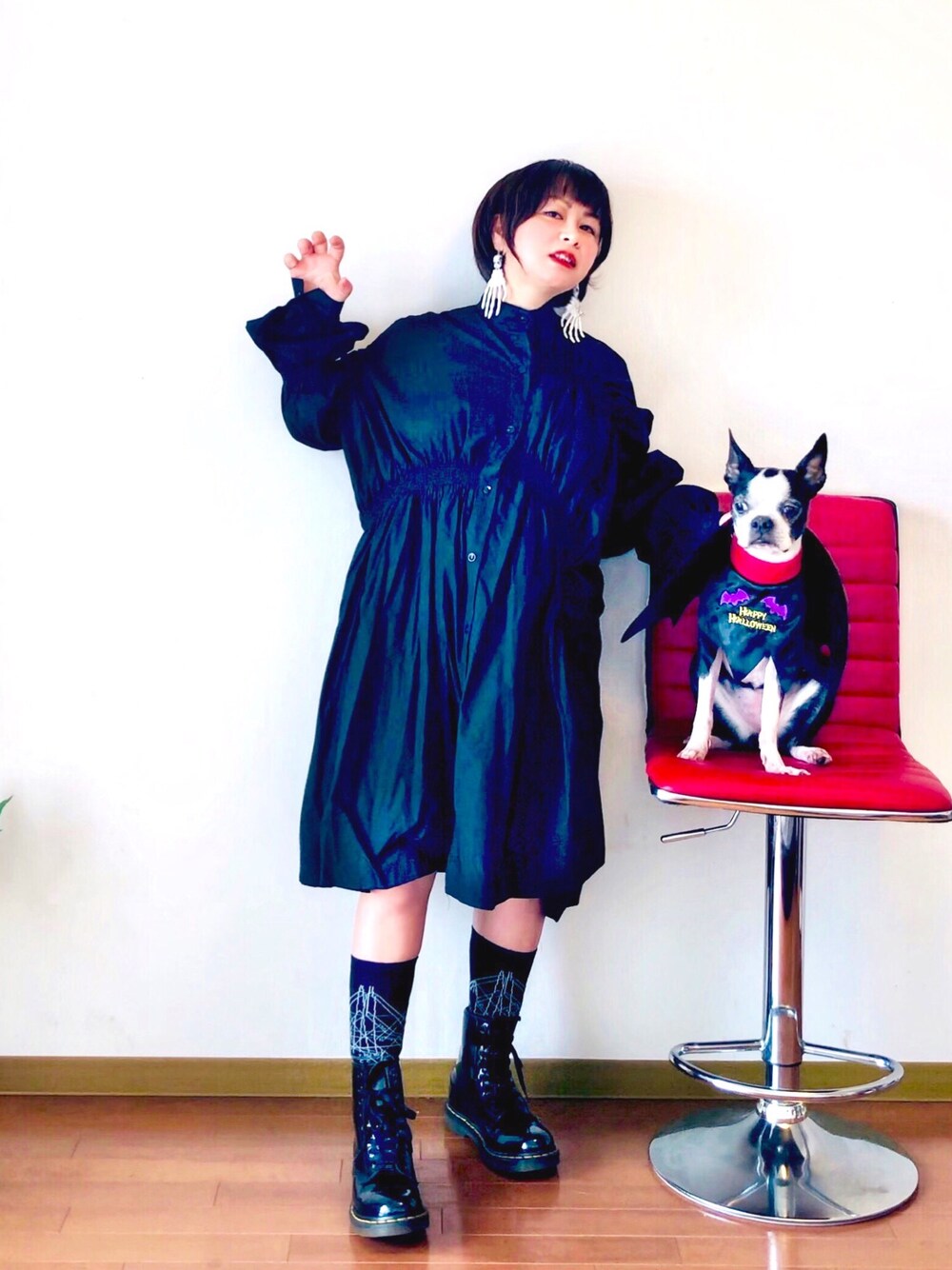 「wearhalloween2019、ハロウィン、reebok、リーボック(Reebok)、グラフィック、リーボック公認、仲良し、ワンピース、オールブラック、ドクターマーチン」｜「Reebokのアクティブ グラフィッククル-ソックス（ソックス/靴下、ブラック系）」を使った、はんだぱんださん（レディース・146cm）の秋コーディネートの1枚目の写真