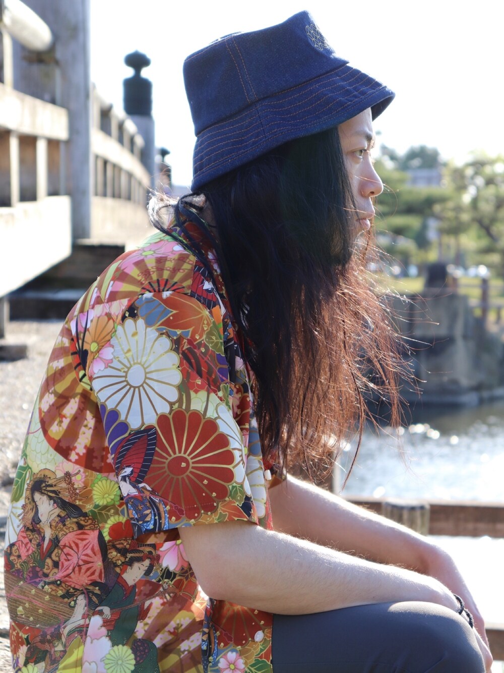 レッド系のシャツ/ブラウス、レッド系のシャツ/ブラウス、レッド系のシャツ/ブラウスを着用したメンズの春コーディネートの1枚目の写真