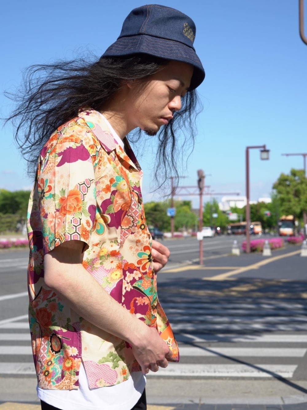 その他のシャツ/ブラウス、その他のシャツ/ブラウス、ホワイト系のトップスを着用したメンズの春コーディネートの1枚目の写真