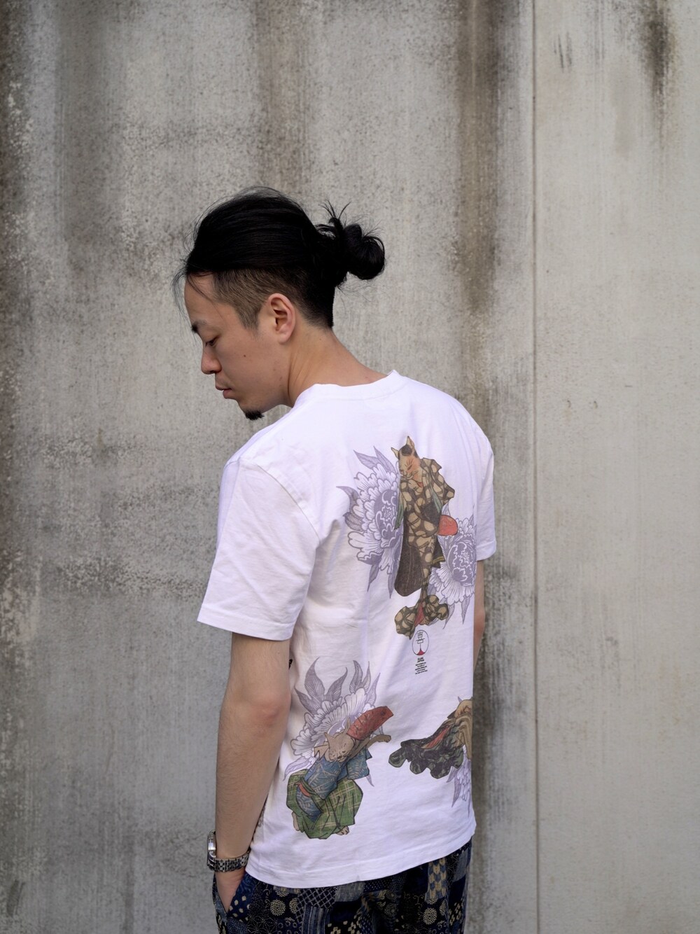 ホワイト系のTシャツ/カットソー、ホワイト系のTシャツ/カットソー、ホワイト系のTシャツ/カットソーを着用したメンズの夏コーディネートの1枚目の写真