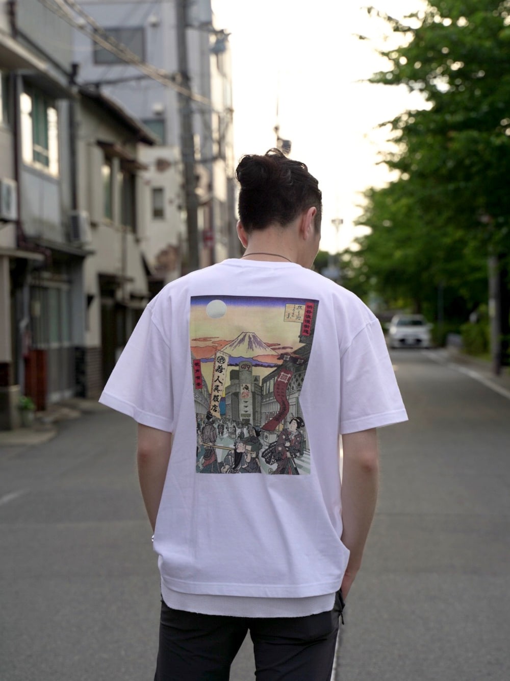 「Himejien、姫路縁、Tシャツ、Tシャツスタイル、夏、夏コーデ、和柄、和柄シャツ、VANQUISH、ヴァンキッシュ(VANQUISH)」｜「VANQUISHのShibuya crossing クルーネックTシャツ（Tシャツ/カットソー、ピンク系）」を使った、杉本 博之（和柄が好きな人）さん（メンズ・171cm）の夏コーディネートの1枚目の写真