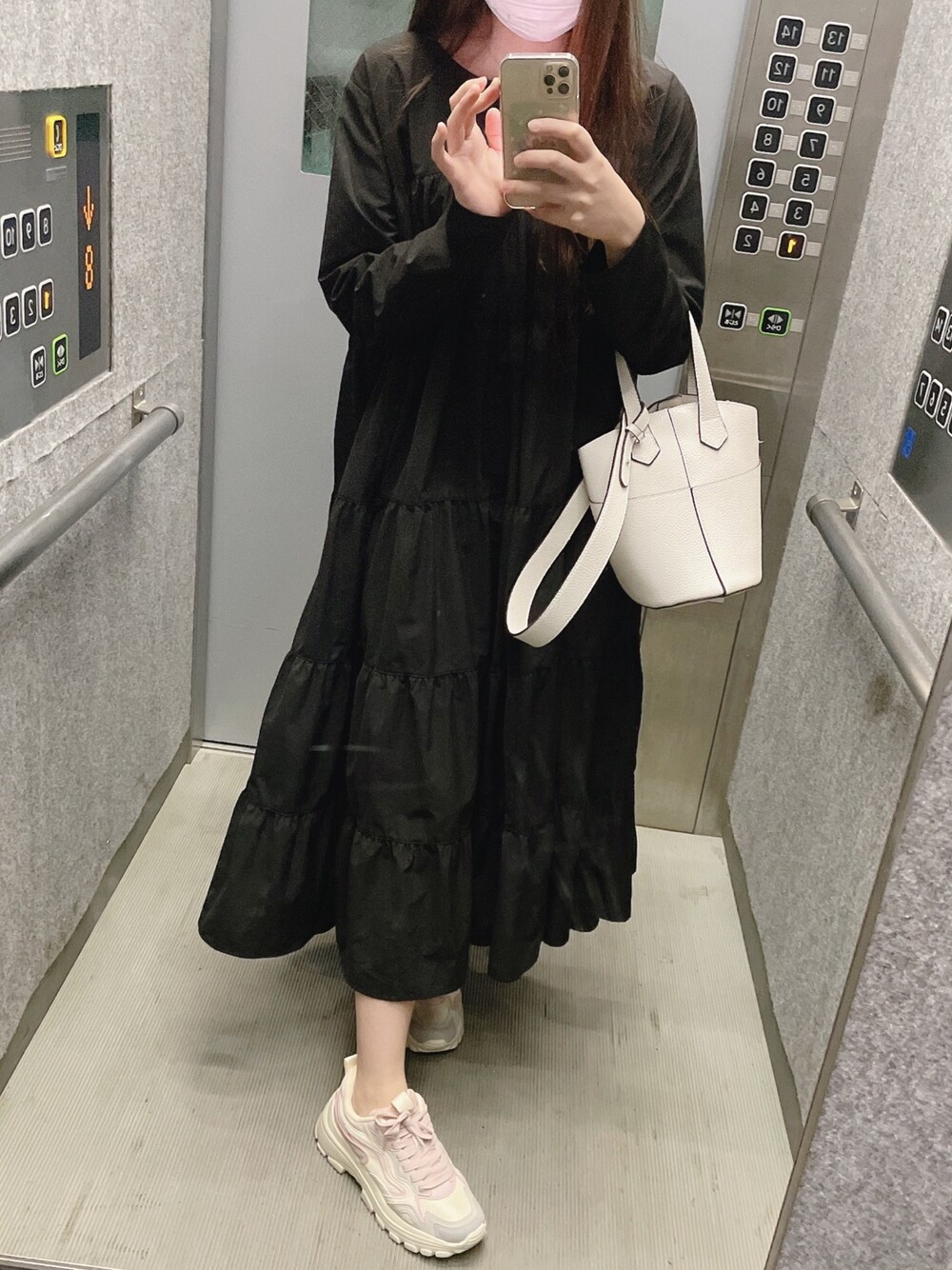 「BASEMENT onlineのアイテム（ワンピース、ブラック系）」を使った、Yuさん（レディース・161cm）の春コーディネートの1枚目の写真