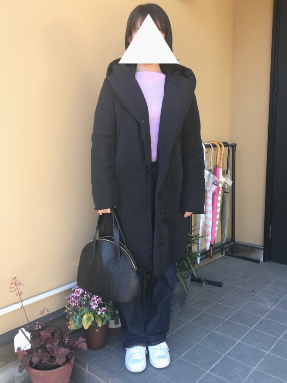 「冬コーデ、オトナカジュアル、シンプルコーデ、ラクチンコーデ、ootd、今日のコーデ、オトナ女子、きれいめカジュアル、パンツスタイル、outfit」｜「YECCA VECCAのフーディー中綿コート（ピーコート、ブラック系）」を使った、tiyさん（レディース・153cm）の冬コーディネートの1枚目の写真