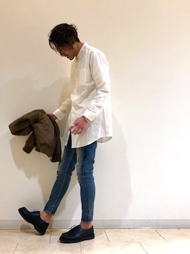 「oblekt（オブレクト）のアイテム（パンツ）」を使った、こじまさん（メンズ・178cm）の冬コーディネート