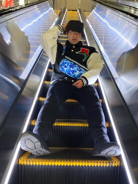 「黒スキニー」｜「アイテム（スタジャン）」を使った、THさん（メンズ・174cm）の冬コーディネート