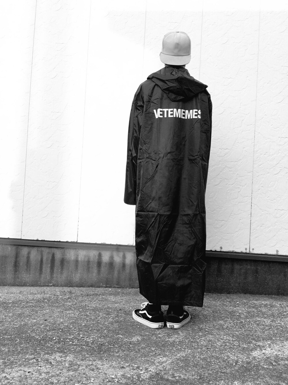 「drkshdw、DRKSHDW by Rick Owens、VANS、vetememes」｜「DRKSHDW by RICK OWENSのアイテム（キャップ、グレー系）」を使った、みずきさん（メンズ・170cm）の冬コーディネートの1枚目の写真