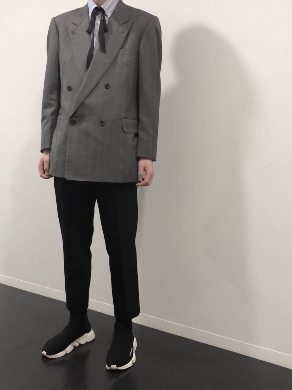 「GUCCI、BALENCIAGA、burberry」｜「GUCCIのアイテム（その他、ブラック系）」を使った、みずきさん（メンズ・170cm）の春コーディネートの1枚目の写真